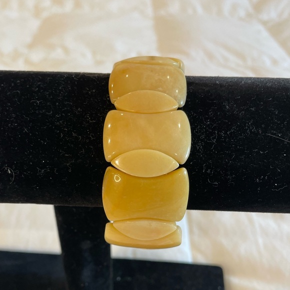 This is a Faux Baltic Amber Looking Bracelet.EUC.